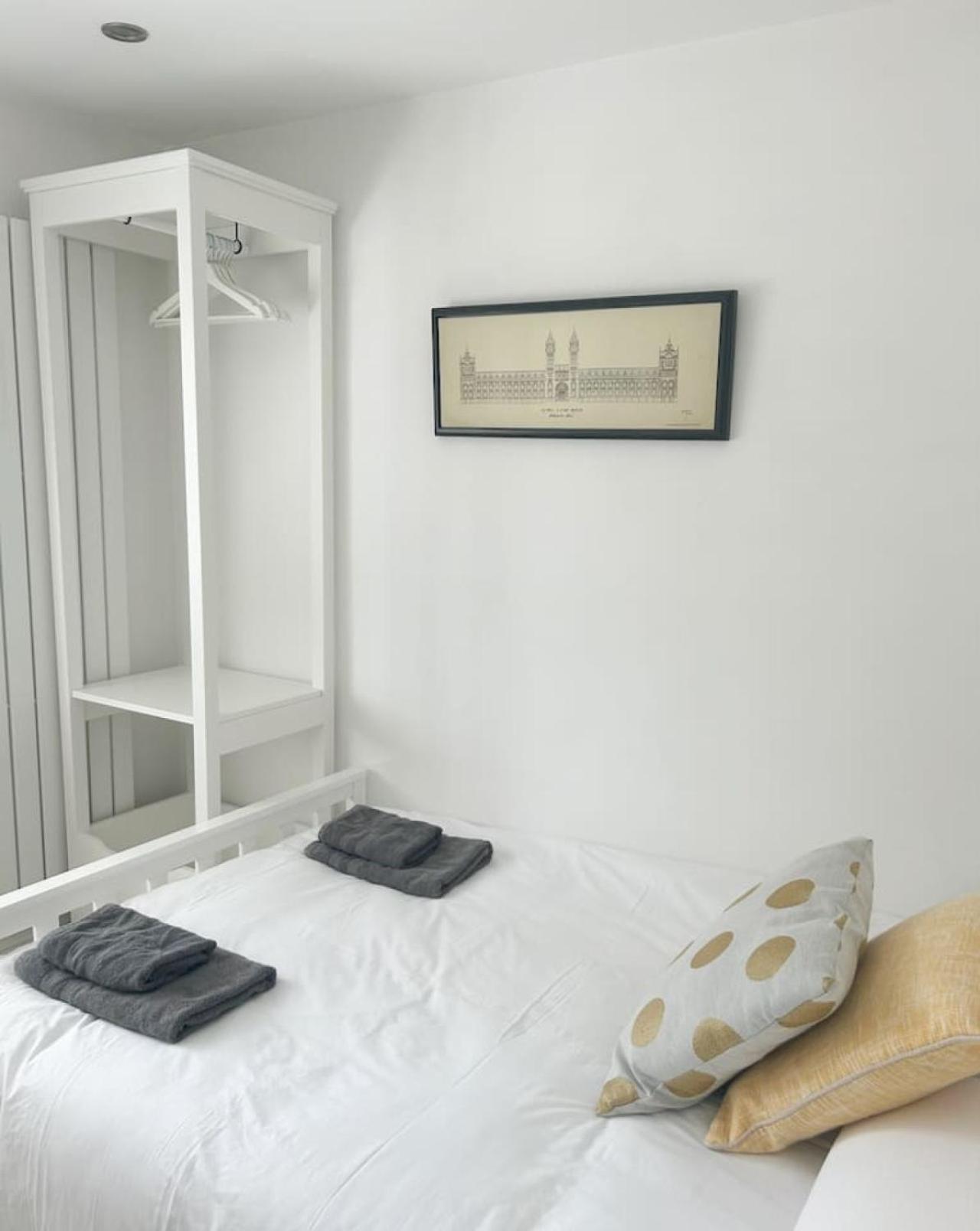 Villa Luxe 5 Bed House In Guildford. Morden Amenities Normandy Exterior foto
