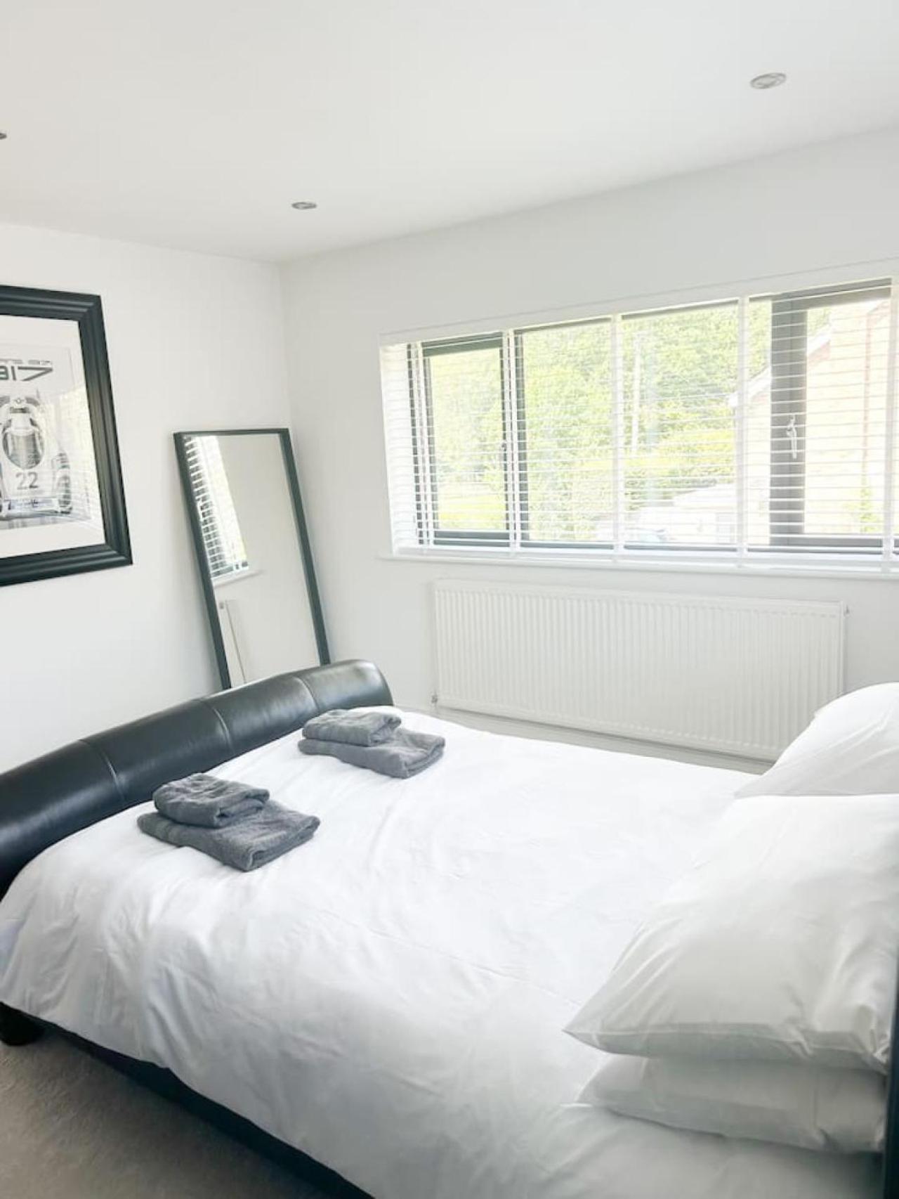 Villa Luxe 5 Bed House In Guildford. Morden Amenities Normandy Exterior foto